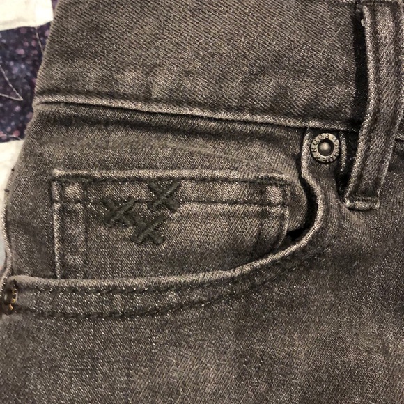 Men’s jean shorts - Picture 3 of 4